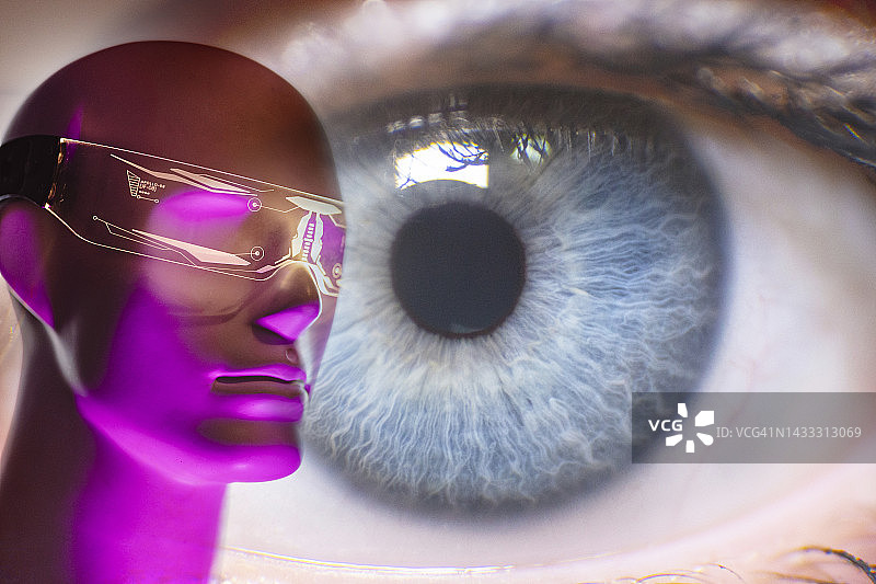 机器人在灰色眼睛前戴着未来主义眼镜图片素材