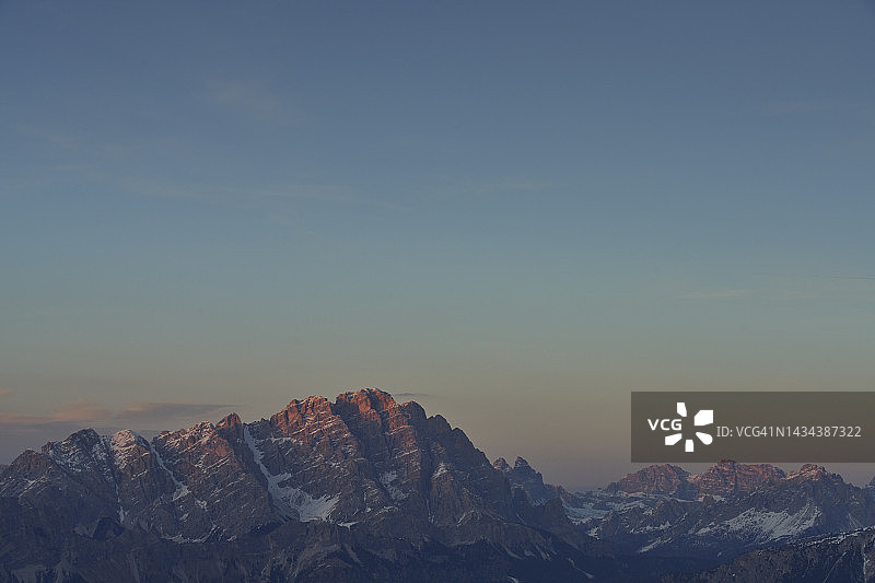 日落时壮观的山脉。Passo di Giau, Dolomites，意大利图片素材