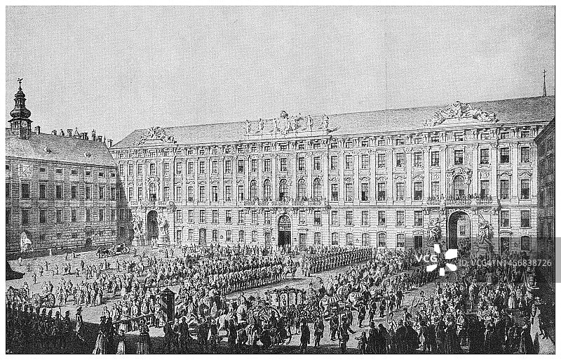 奥地利维也纳霍夫堡的内宫庭院(今天的Franzensplatz)的旧雕刻插图，展示了皇帝约瑟夫二世的加冕仪式图片素材