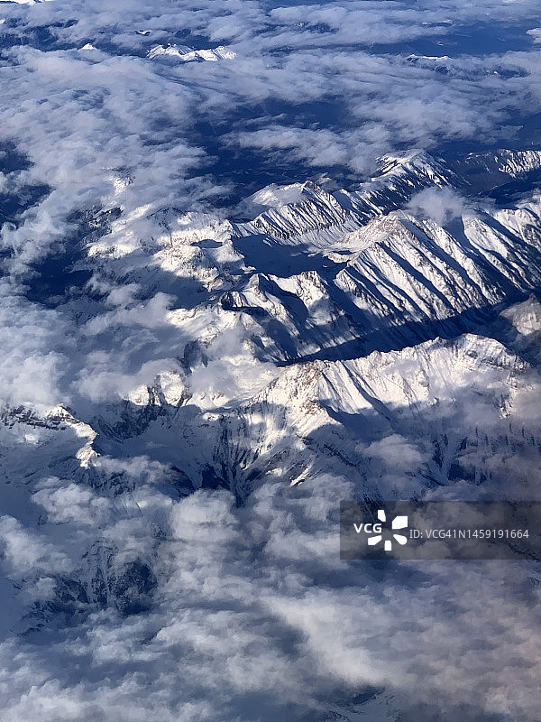 空中的雪覆盖了落基山脉，卡尔加里，阿尔伯塔，加拿大图片素材