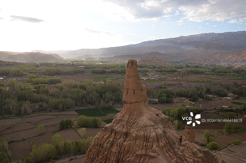 阿富汗巴米扬，天空映衬下的风景图片素材