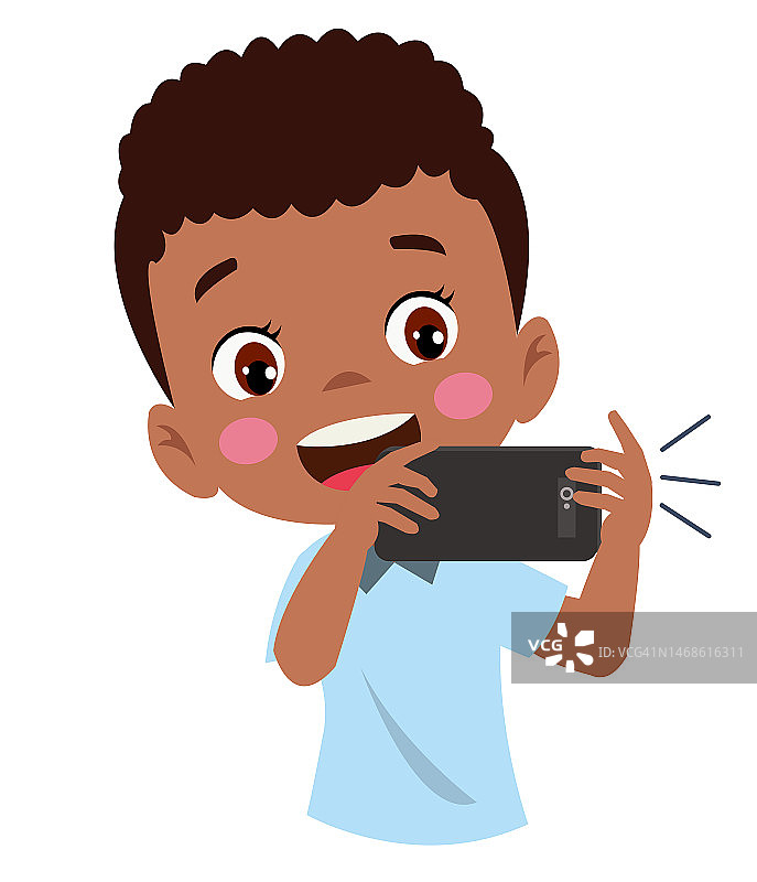 小男孩在玩智能手机。儿童数字成瘾图片素材