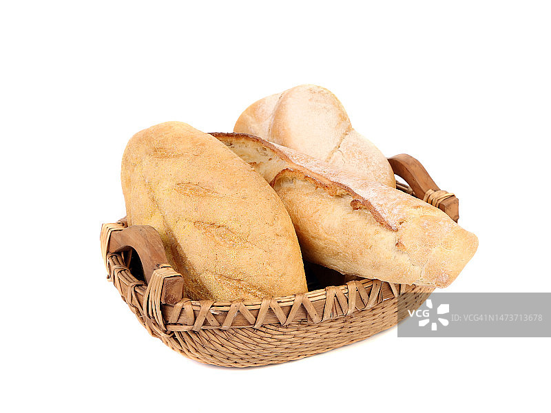白底柳条篮子里的面包特写，摩尔多瓦图片素材