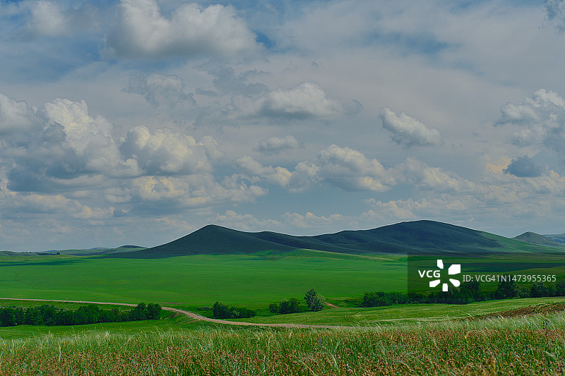 长山的绿色山丘图片素材