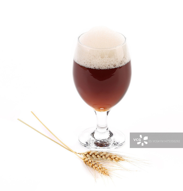 产自摩尔多瓦，黑啤酒加麦穗图片素材