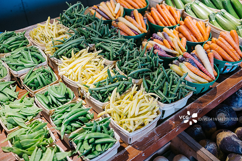 公共市场上的青豆和胡萝卜图片素材