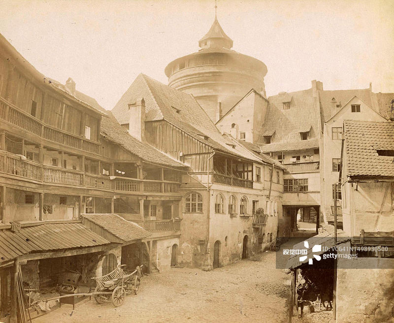 城墙街景与城堡，约1890年，纽伦堡，巴伐利亚州，德国，历史，数字修复复制从一个19世纪的原始图片素材