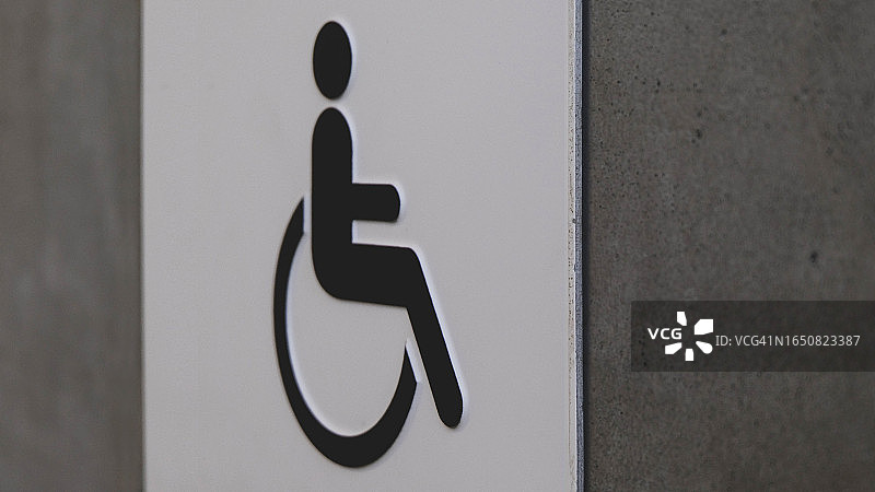仅供残疾人使用的卫生间厕所标志医院内部卫生间无障碍优先图片素材