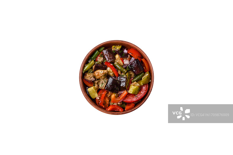 美味的新鲜沙拉烤蔬菜辣椒，西红柿，茄子和西葫芦图片素材