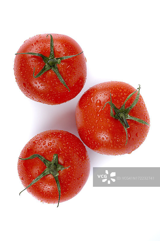 新鲜西红柿，孤立在白色背景上图片素材