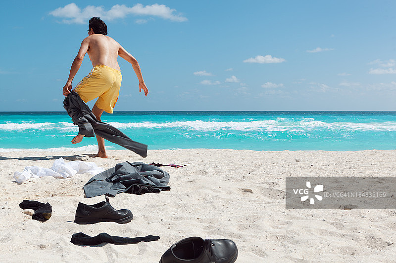 绝望的商人需要一个假期在加勒比海滩赫兹图片素材