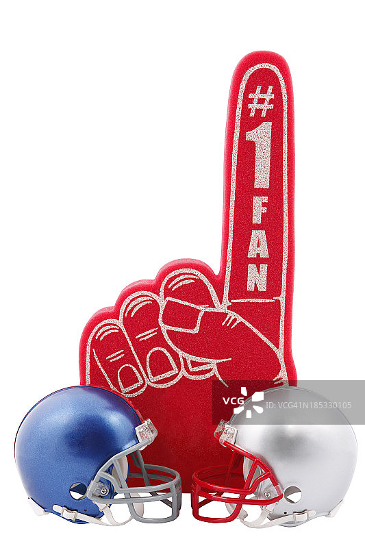 两个橄榄球头盔，红色泡沫手指图片素材