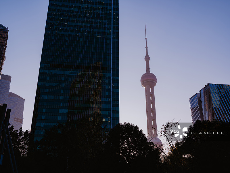 中国上海浦东金融区的标志性建筑图片素材