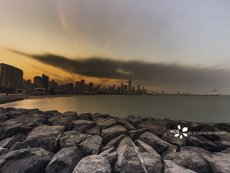 科威特城上空引人注目的云层图片素材