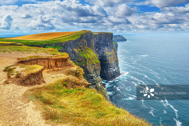 风景之旅:克莱尔郡的莫赫悬崖在爱尔兰揭幕图片素材
