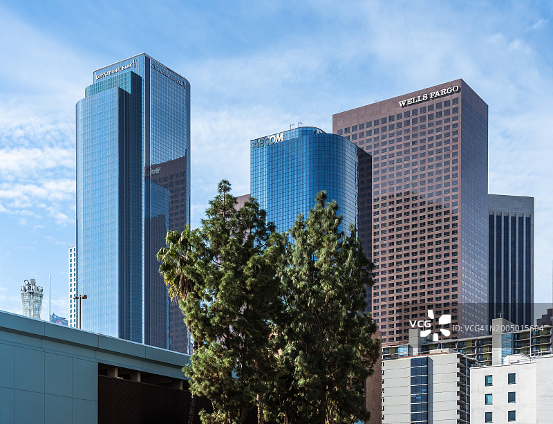 阳光明媚的洛杉矶市中心天际线视图图片素材
