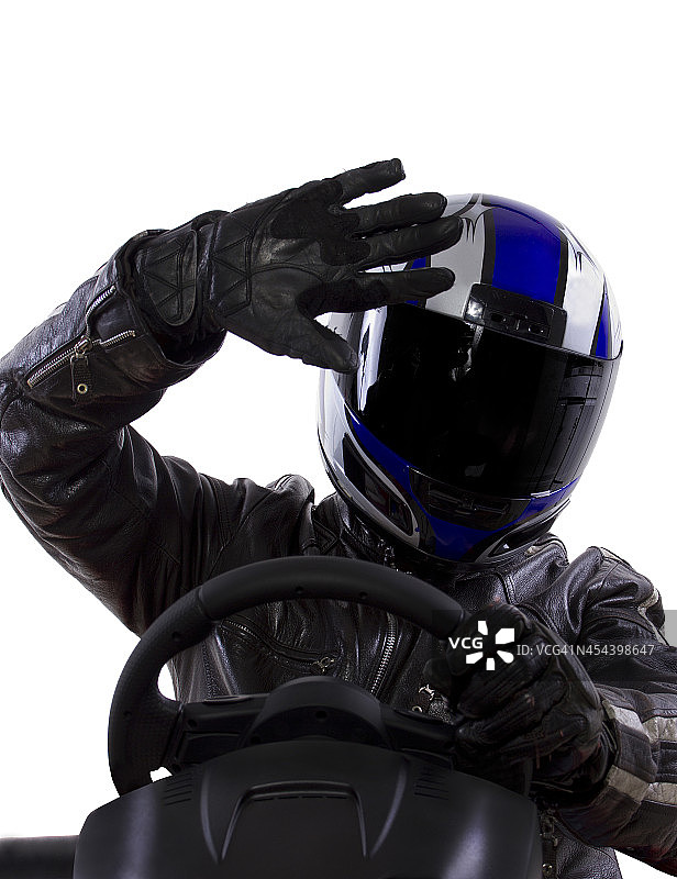 戴头盔和皮革防护装备的赛车手图片素材