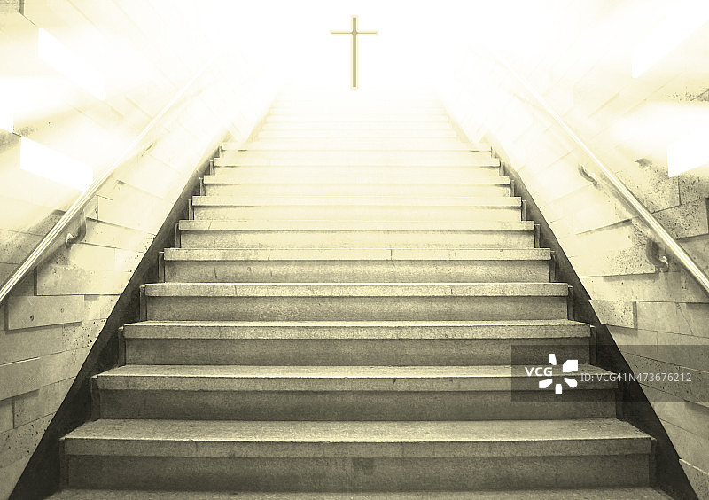 通往十字架的楼梯图片素材
