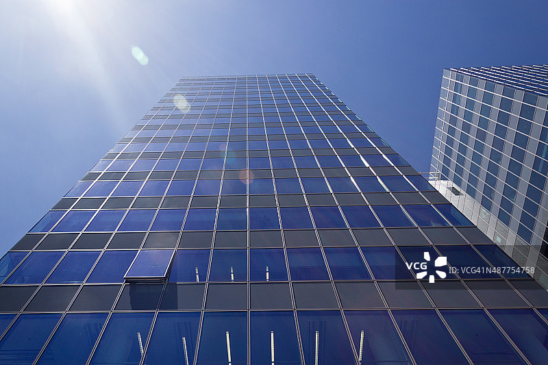 现代办公大楼与打开的窗户摩天大楼图片素材