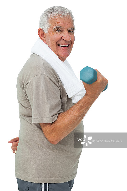 一位老人拿着哑铃锻炼的侧视图图片素材