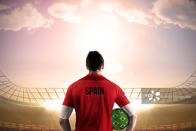 持球的西班牙足球运动员图片素材