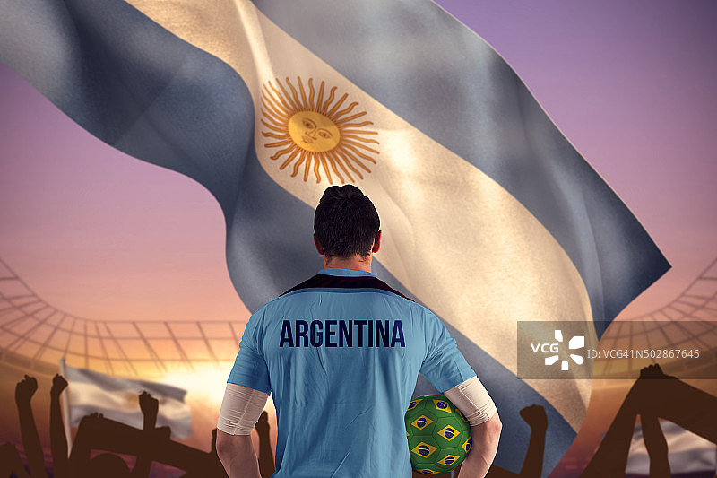 阿根廷足球运动员抱着球的合成图像图片素材