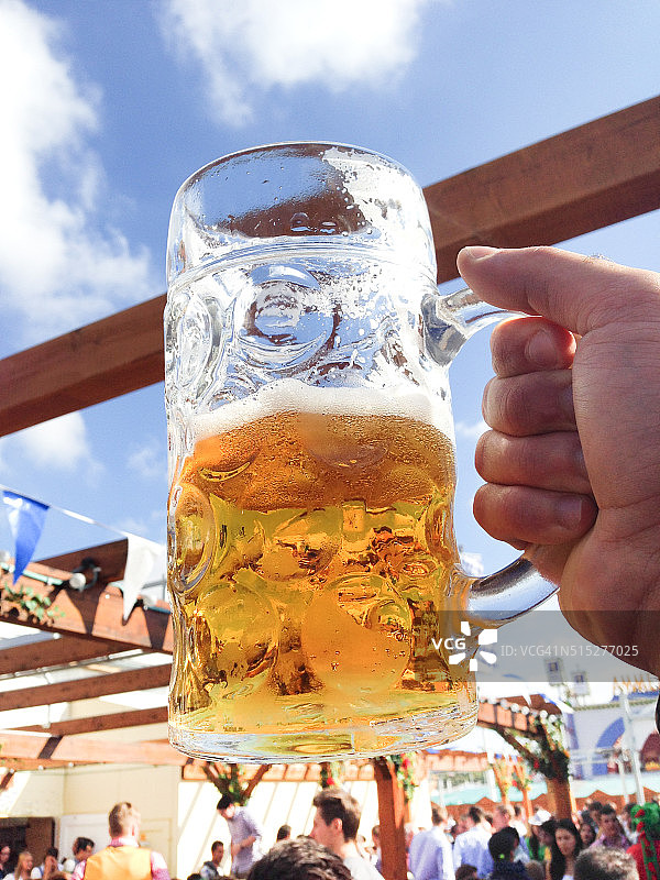 慕尼黑啤酒节上的啤酒祝酒图片素材