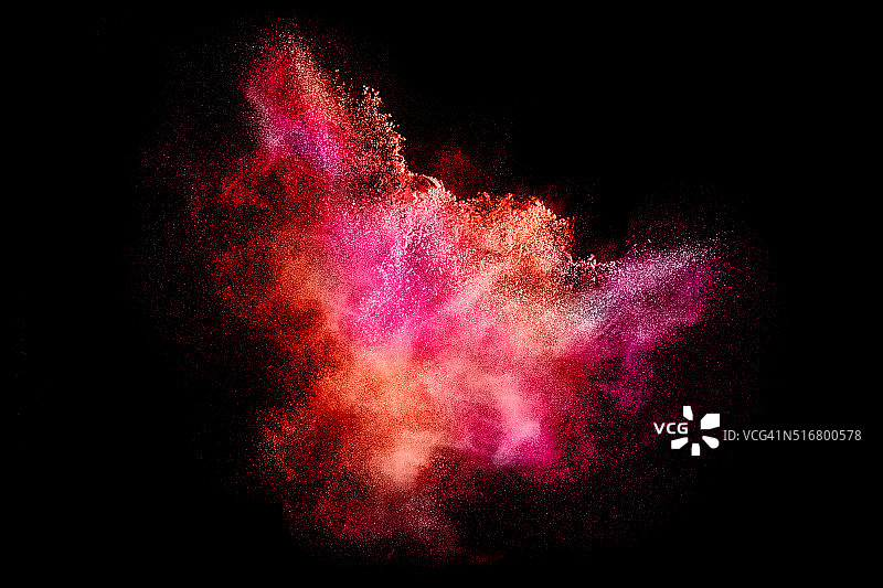 彩色尘埃粒子爆炸隔离在黑色图片素材