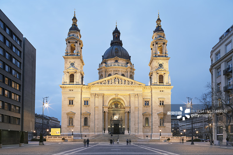 匈牙利布达佩斯的圣斯蒂芬大教堂图片素材