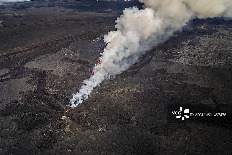 冰岛Bardarbunga火山的Holuhraun裂缝喷出的熔岩和羽流。2014年9月1日图片素材