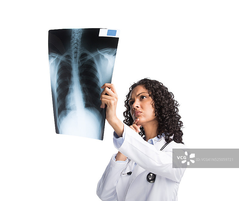 女医生检查肺部x光图片素材