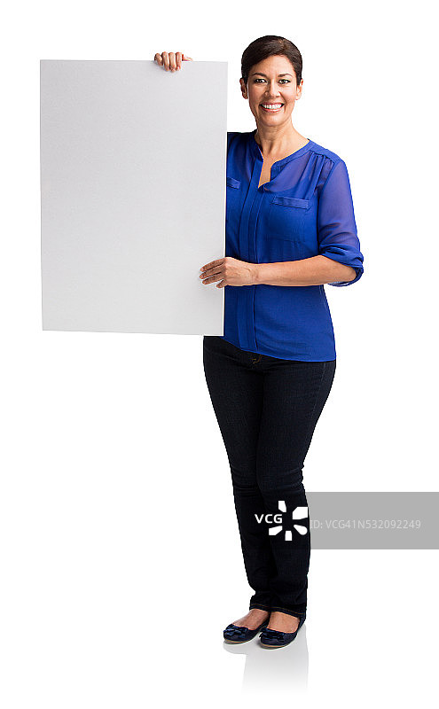 快乐的女人举着一个牌子图片素材