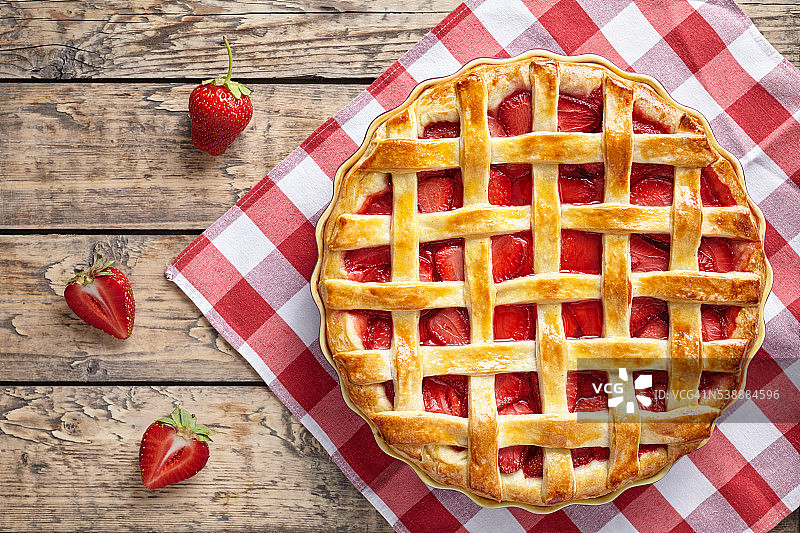 夏日传统草莓馅饼挞蛋糕甜烘焙糕点食品图片素材