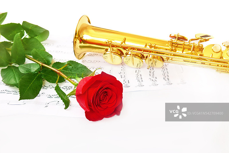 红玫瑰，萨克斯管和音符图片素材