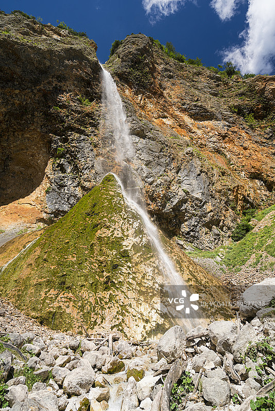 斯洛文尼亚洛加尔山谷尽头的林卡瀑布图片素材