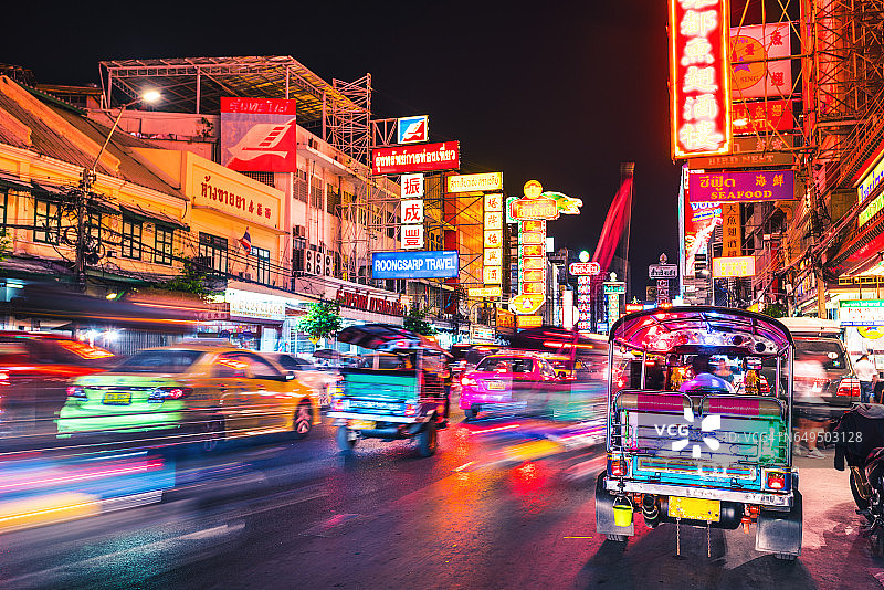 曼谷唐人街晚上的交通状况图片素材