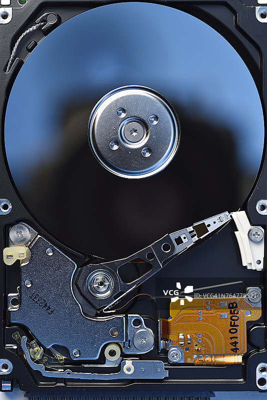 打开SATA硬盘驱动器数据存储电子设备图片素材