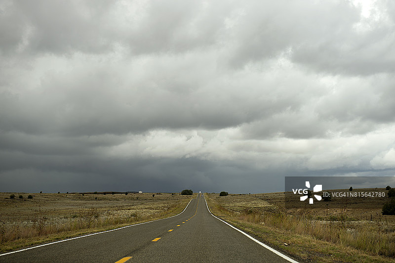 美国亚利桑那州塞利格曼附近的66号公路图片素材