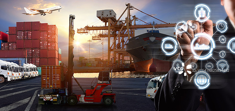 智能技术概念与全球物流伙伴关系和运输集装箱货船和货机图片素材
