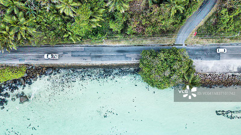 鸟瞰图的马埃岛的主要道路上的海上-塞舌尔图片素材
