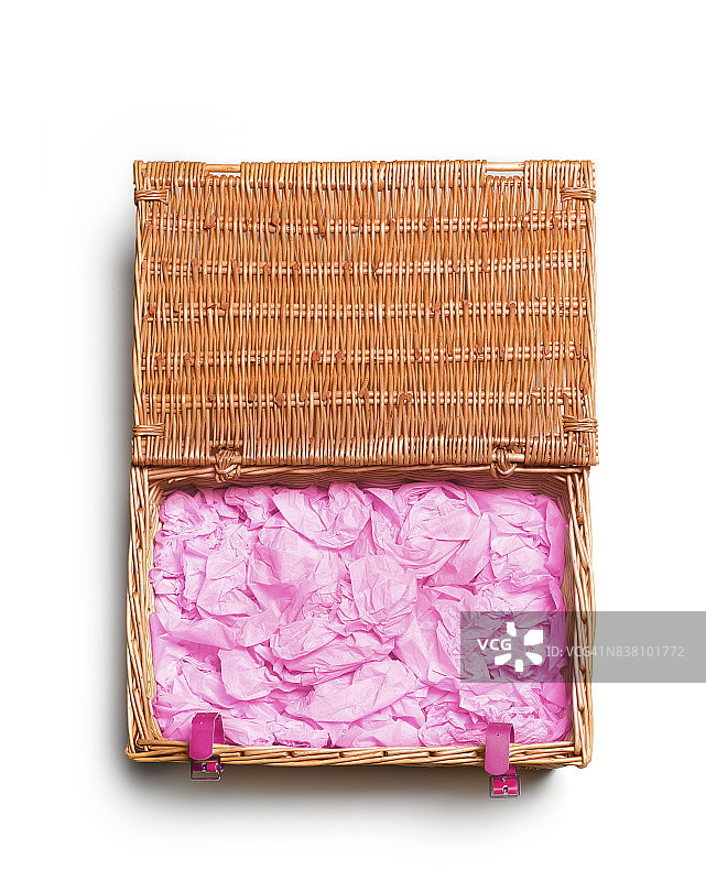 带粉色纸巾的野餐篮图片素材