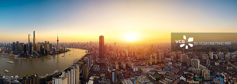 中国上海摩天大楼和地标的鸟瞰图图片素材