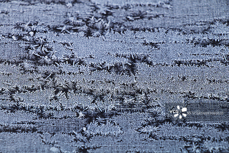 冬天-小雪花在一个木制的背景图片素材
