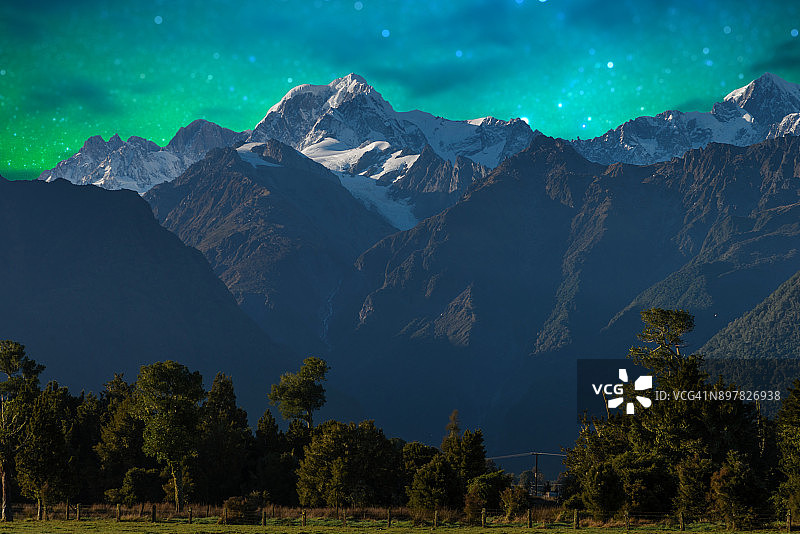有银河的新西兰库克山和马锡森湖图片素材