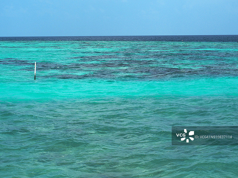 位于马累环礁北部的马尔代夫水道图片素材