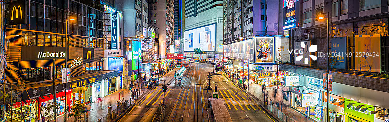 香港铜锣湾繁华商业街霓虹夜景图片素材