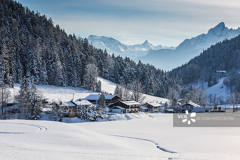 上巴伐利亚的冬季景观，贝希特斯加德纳地(德国)图片素材