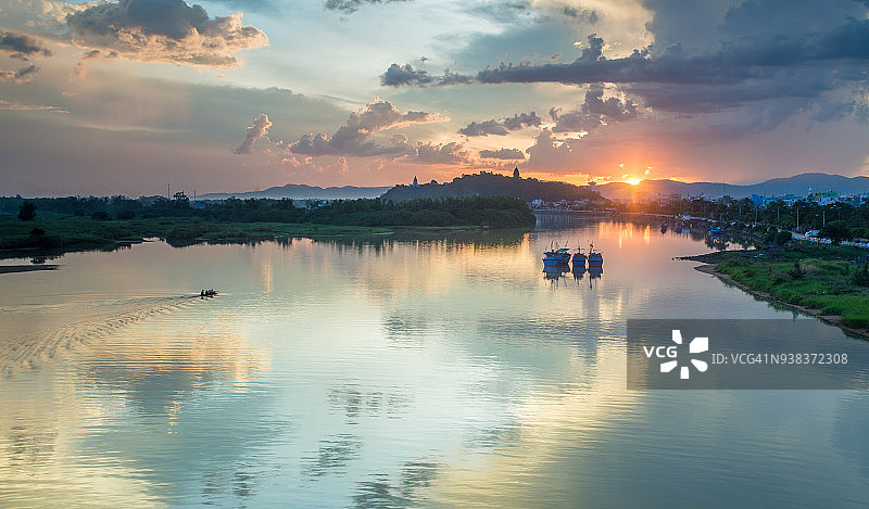 美丽的日落在八河，富颜，越南图片素材