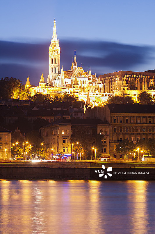 黄昏时分的布达佩斯城堡山图片素材