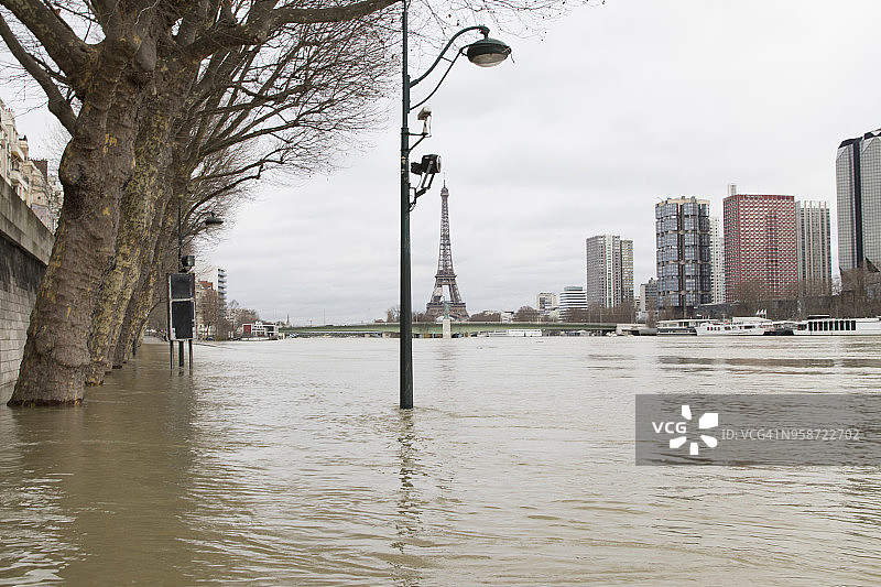 巴黎的洪水，埃菲尔铁塔图片素材